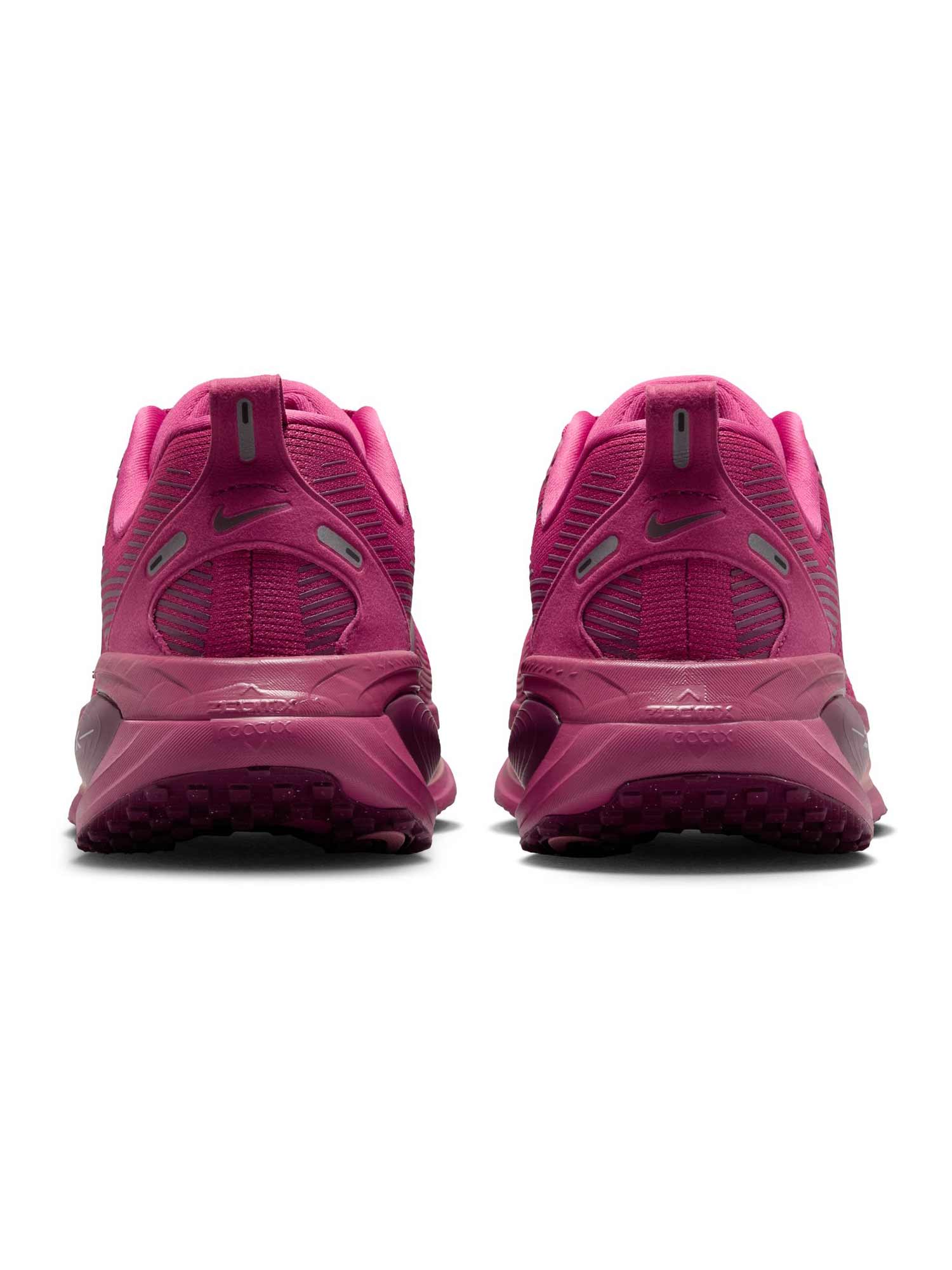 NIKE Обувки W VOMERO 18