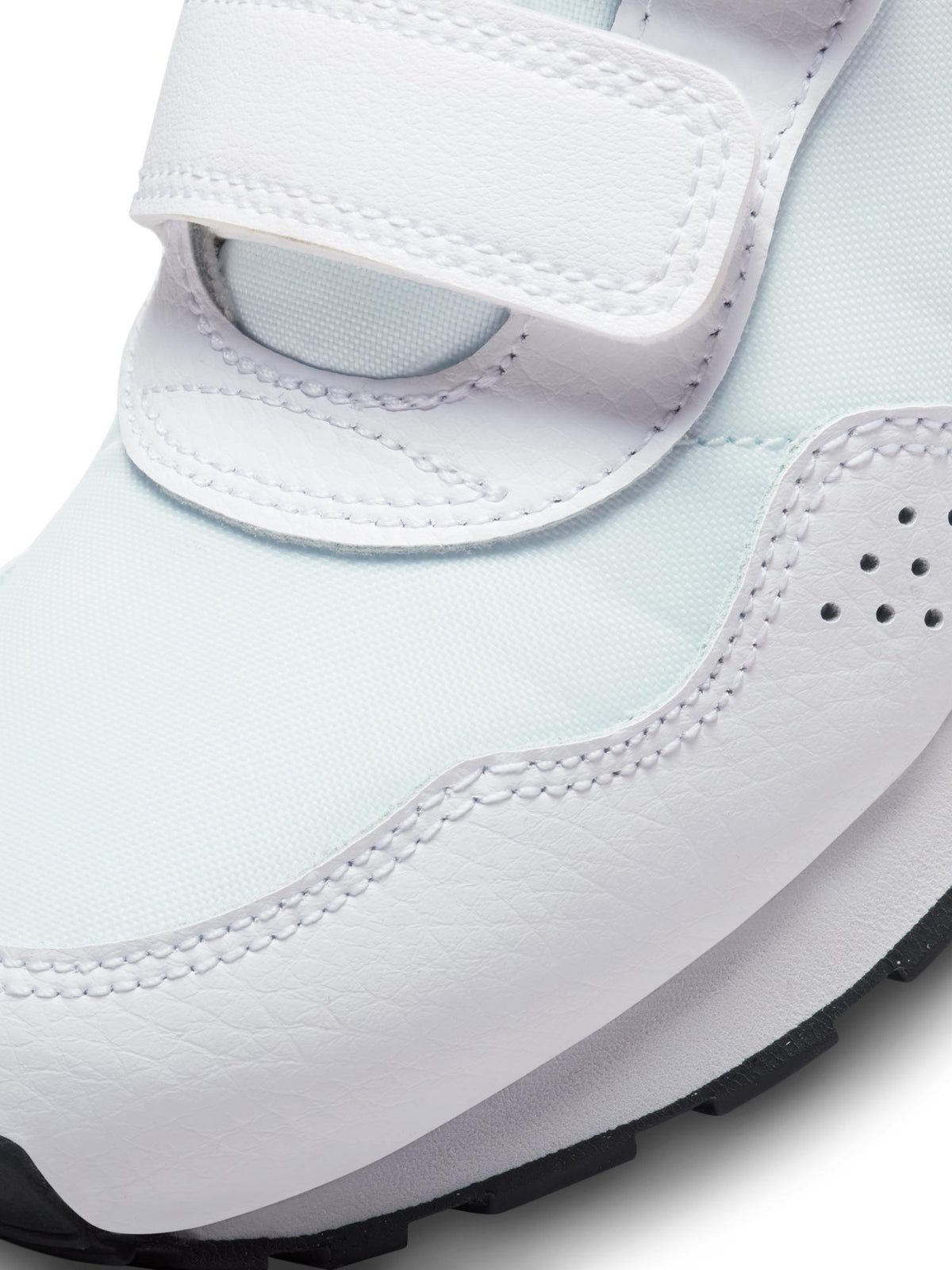 NIKE Обувки MD VALIANT PSV