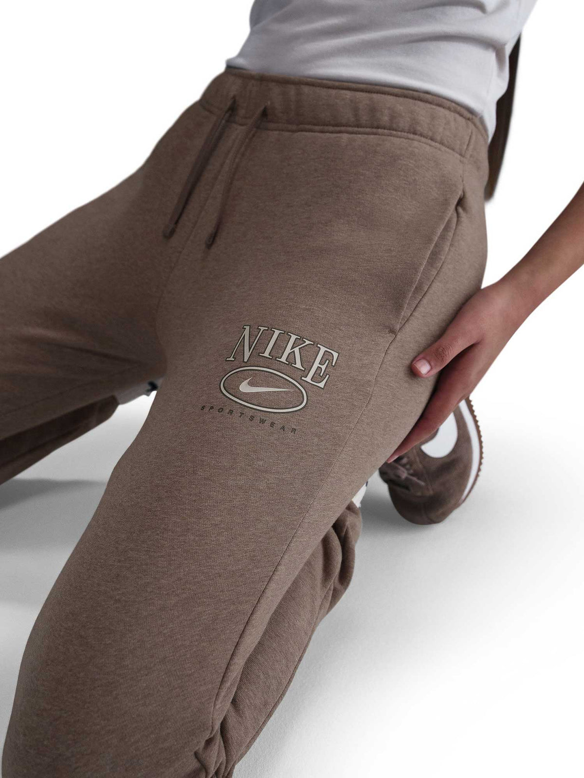 NIKE Спортно долнище W NSW CLUB FLC MR GFX STD PANT