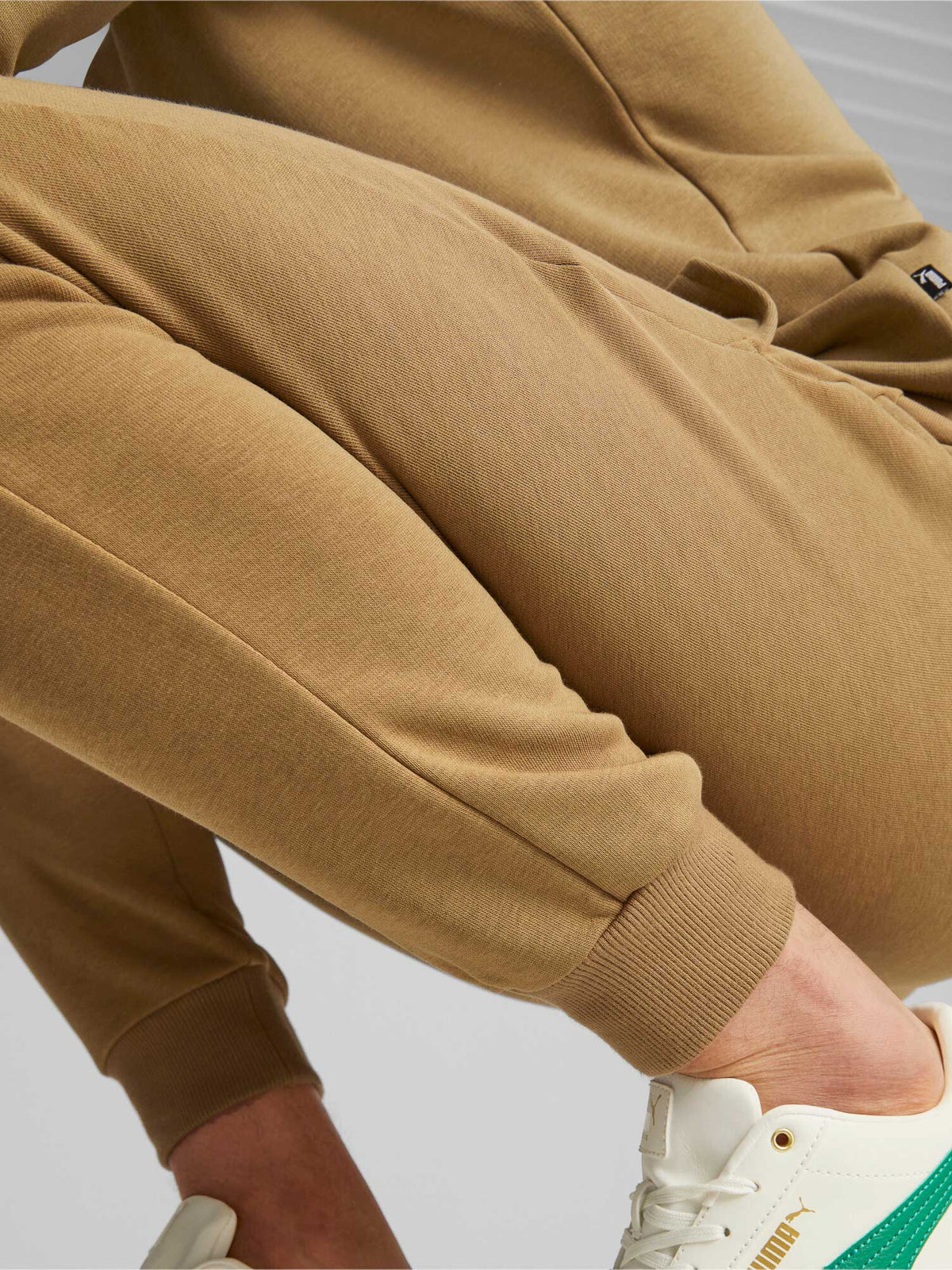 PUMA Спортно долнище ESS ELEVATED Sweatpants TR cl