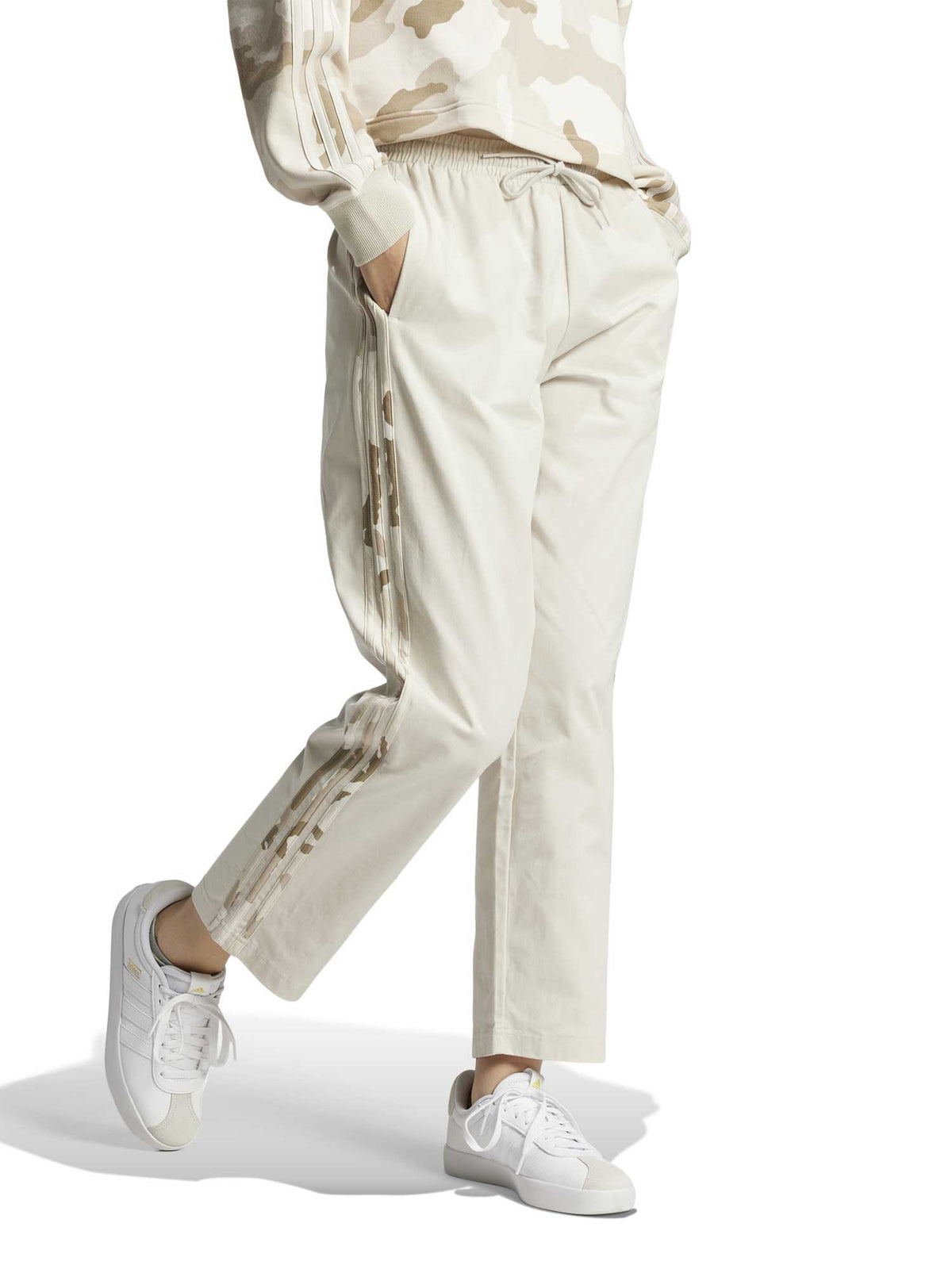ADIDAS SPORTSWEAR Спортно долнище ESSENTIALS CAMO PRINTED 3 STRIPES
